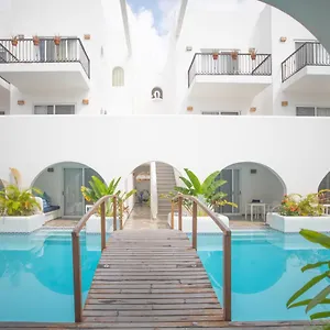 https://la-bella-vita.quintano-roohotels.com